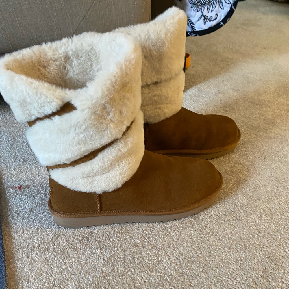 Koolaburra by UGG boots. Size 8
